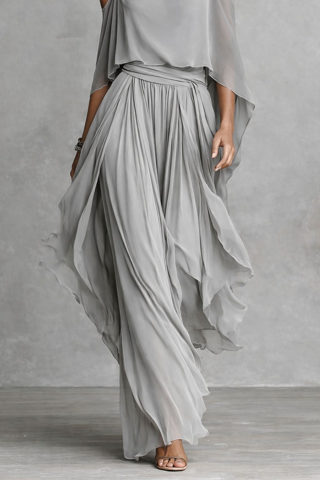 Isabela | Conjunto fluido gris con top de tirantes y pantalón ligero