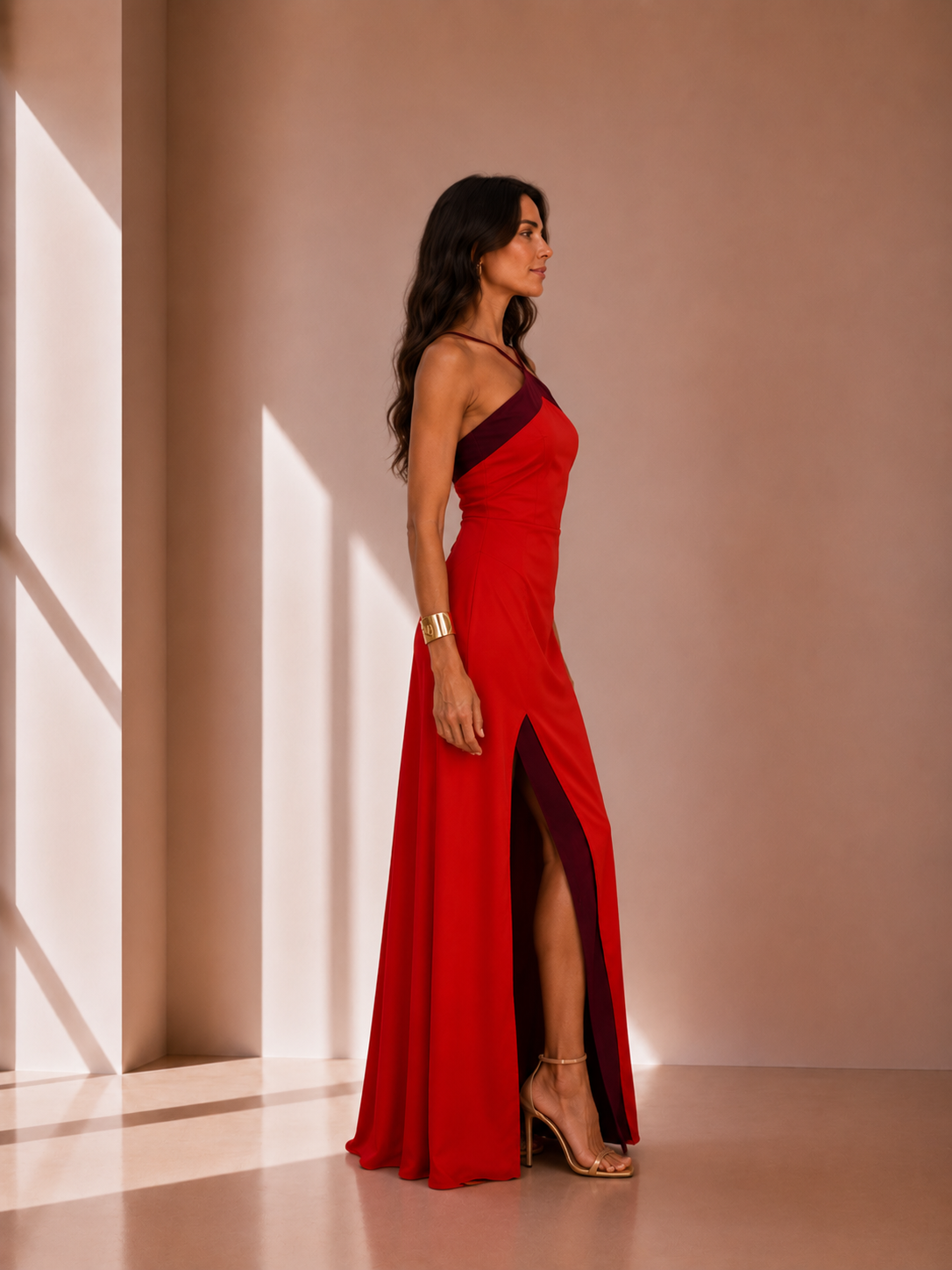 Vestido largo halter con abertura