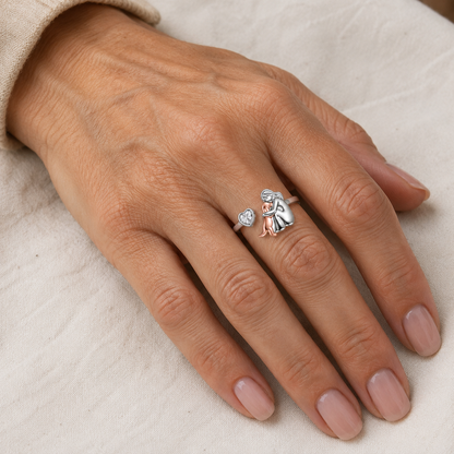 El Abrazo Eterno — Anillo Ajustable con Grabado