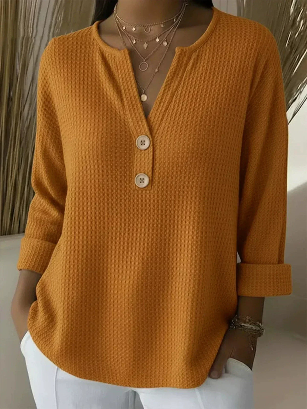 Lucia | CAMISA HENLEY CON RELIEVE Y BOTONES