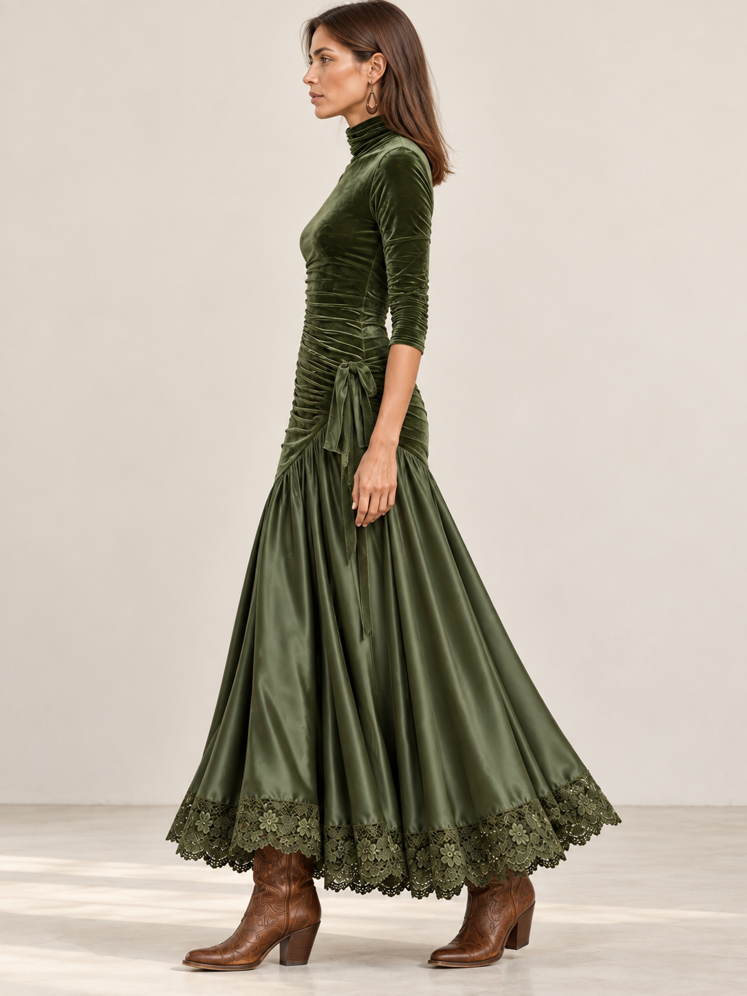 Antonella | Vestido largo verde oliva de terciopelo y satén con paneles y bajo de encaje