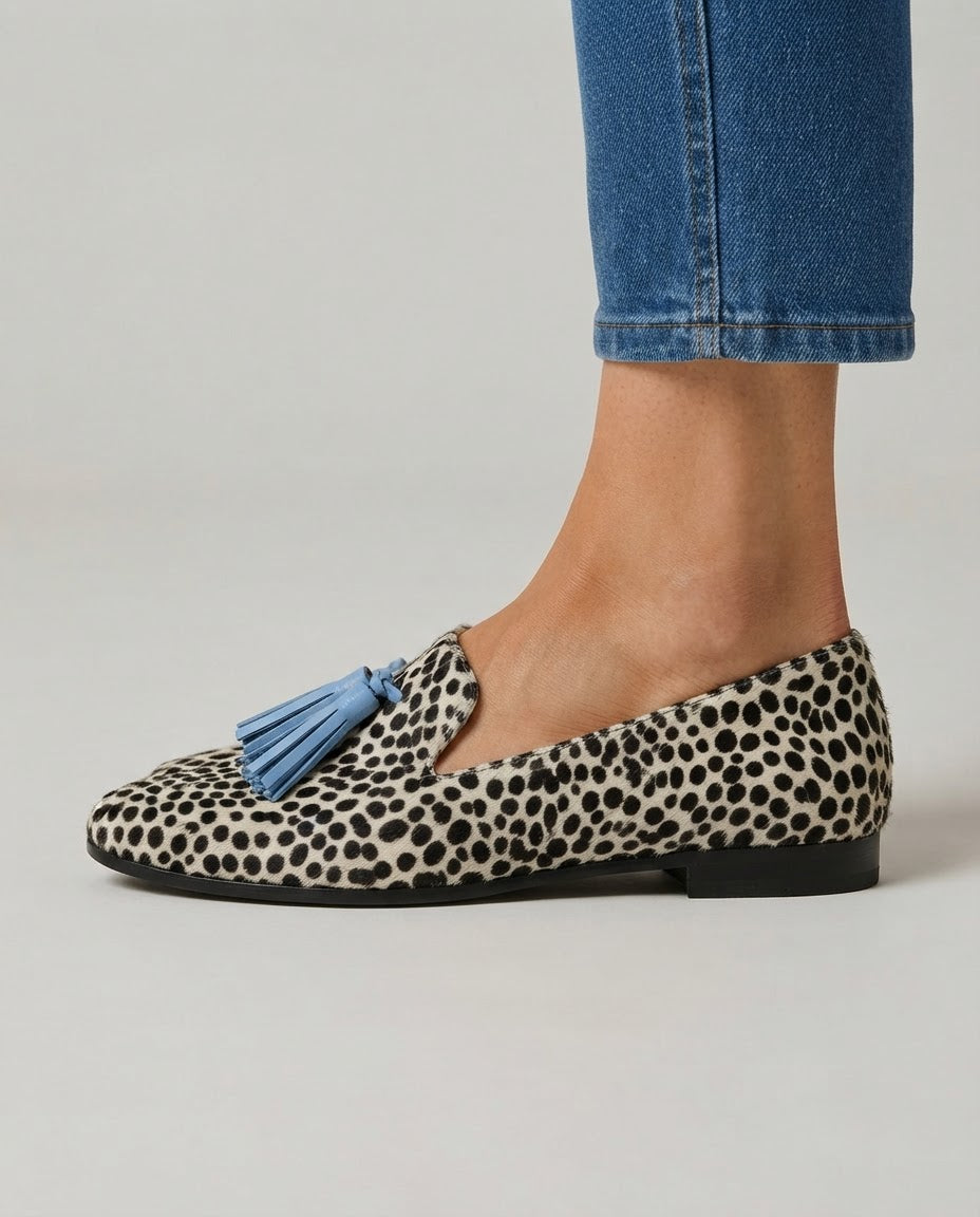 Mocasines Nadia — Leopardo Blanco y Negro con Borlas Azules